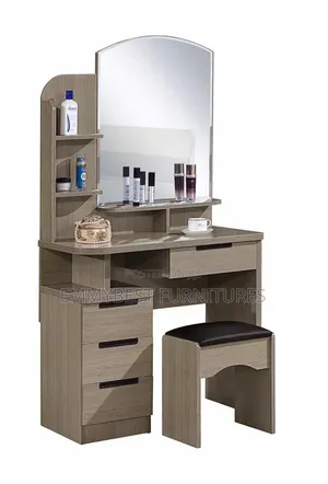 Quality Standard Dressing Mirror Desk With Cosmetics Spaces.
