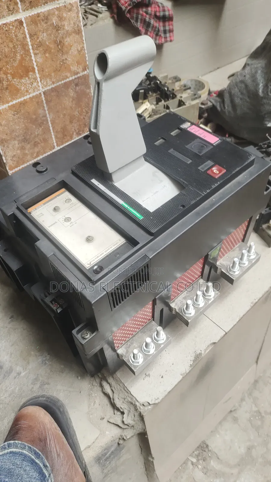 MG Breaker 1600A