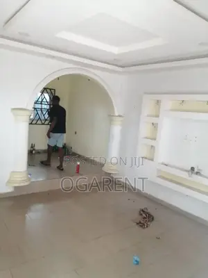 3bdrm Apartment in Sapele Road, Benin City for rent