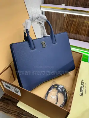Photo - High Quality Burberry Female Handbag