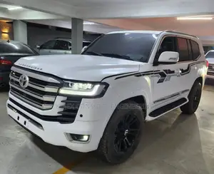 Toyota Land Cruiser 2011 White