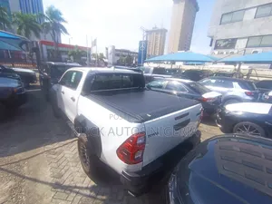 New Toyota Hilux 2023 White
