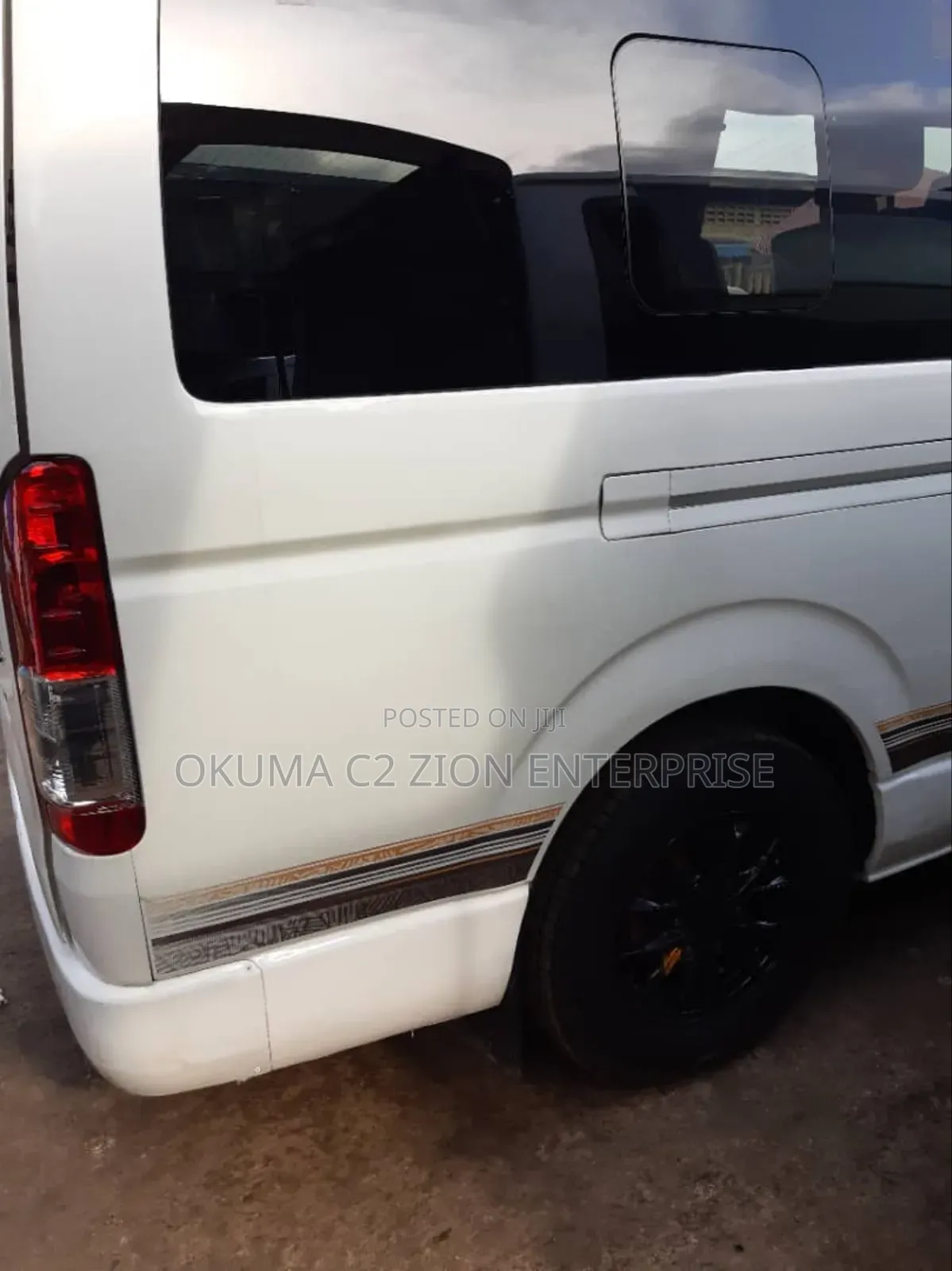 Toyota HiAce 2007 White