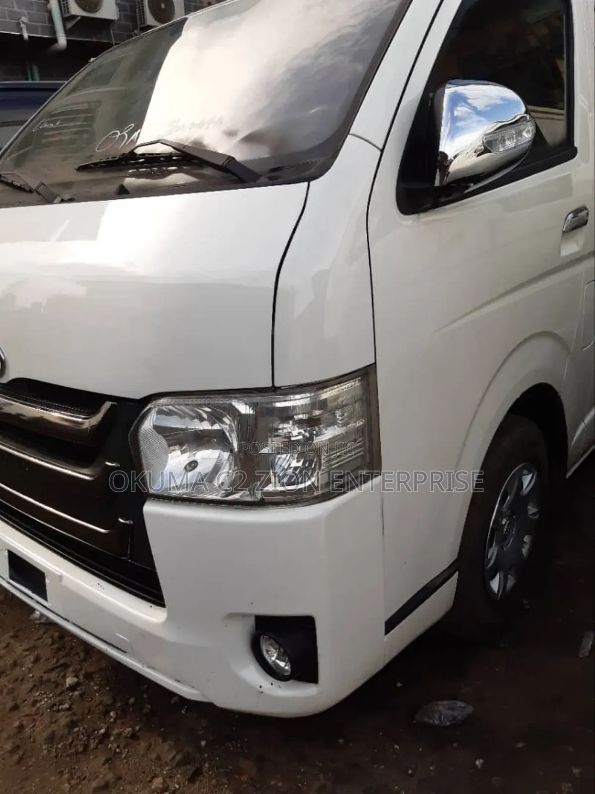 Toyota HiAce 2007 White