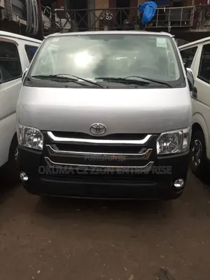 Toyota HiAce 2010 Yellow