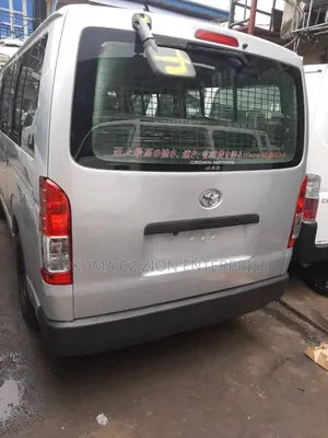 Toyota HiAce 2010 Yellow