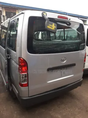Toyota HiAce 2010 Yellow
