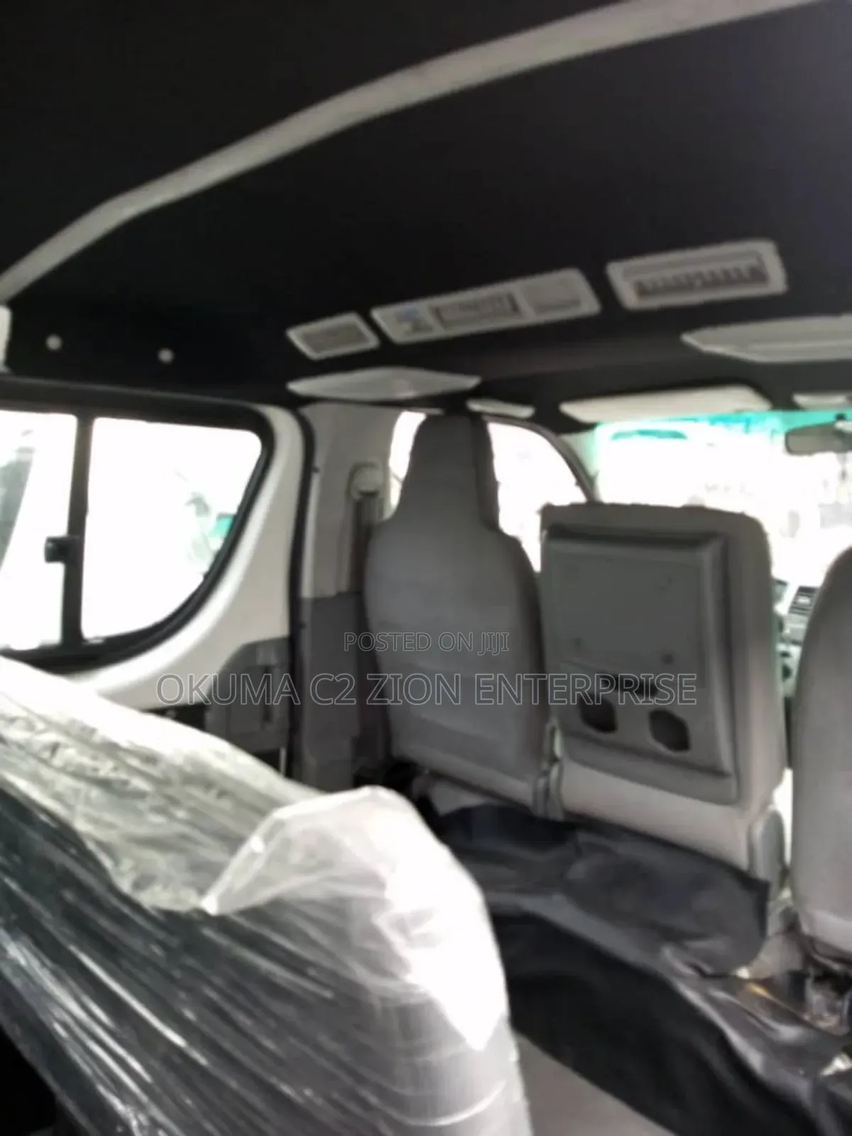 Toyota HiAce 2010 Yellow