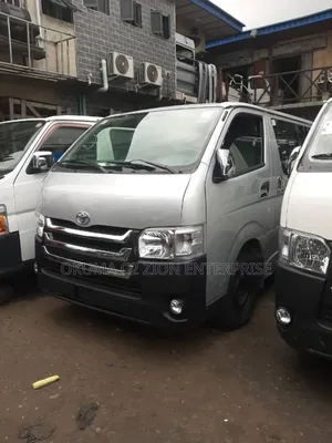 Toyota HiAce 2010 Yellow