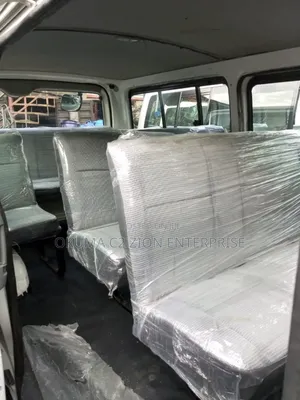 Toyota HiAce 2010 Yellow