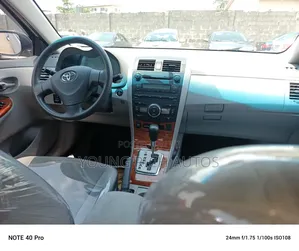 Toyota Corolla 2010 Silver
