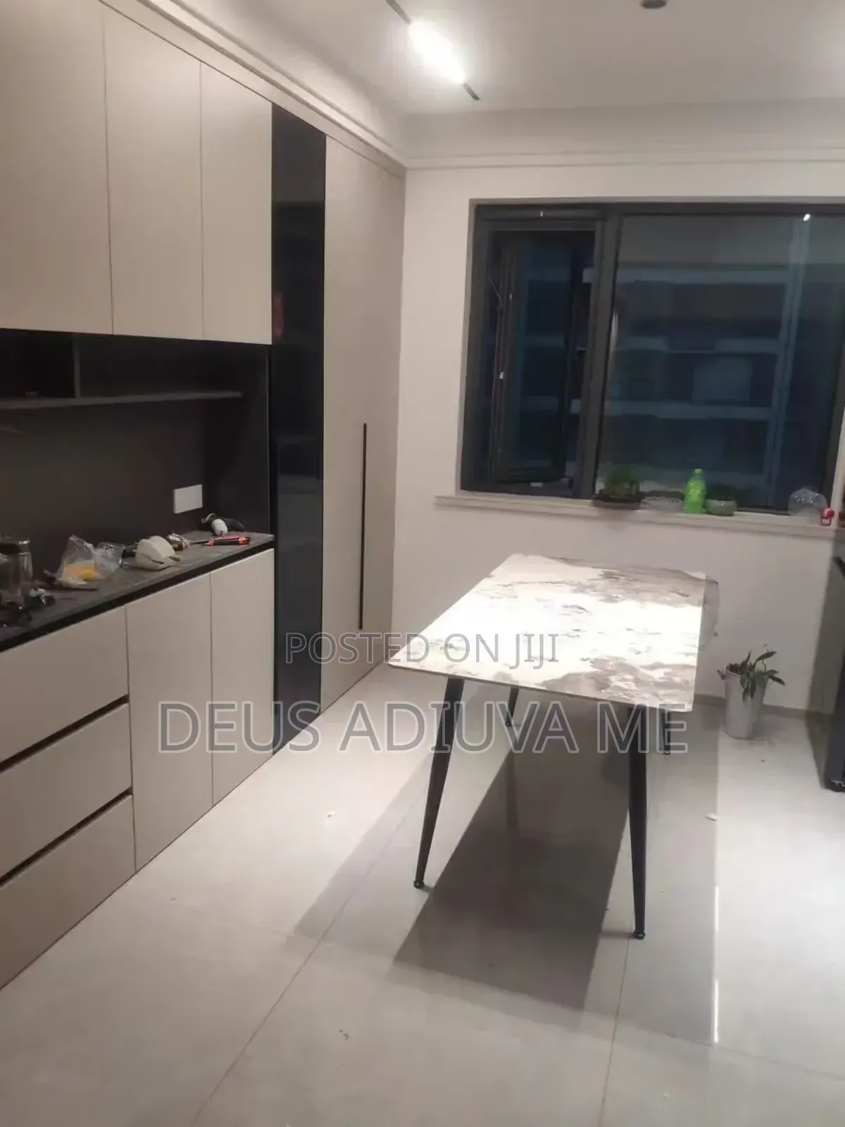 Dining/Kitchen Room Table and Chairs
