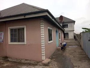8bdrm Duplex in Freedom Estate , Off, Port-Harcourt for sale