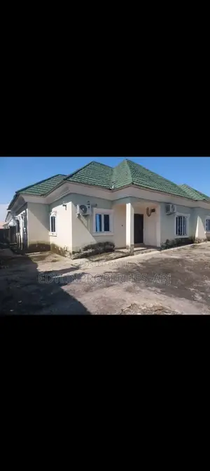 3bdrm Bungalow in Shabra Home, Lugbe District for sale