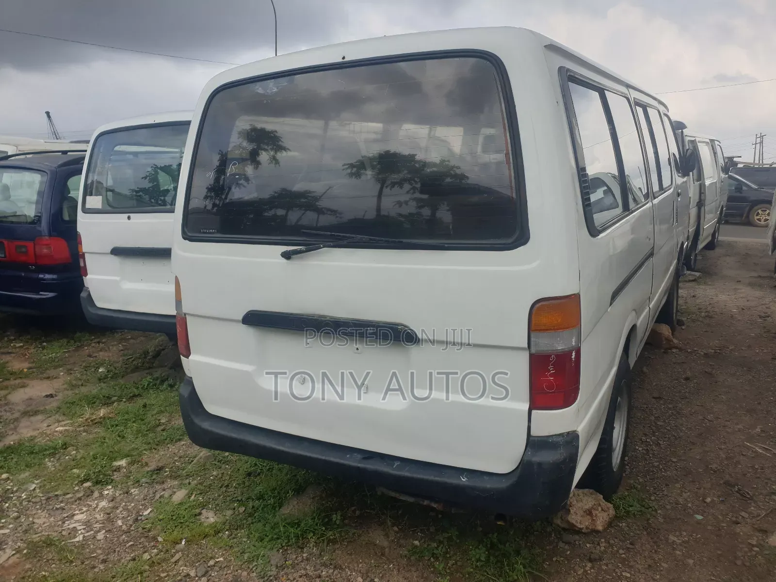 Toyota HiAce 2000 White