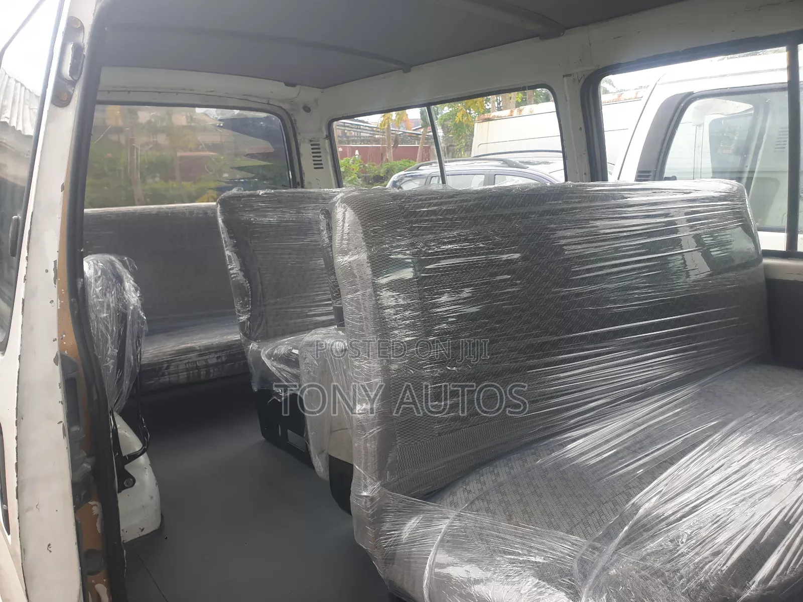 Toyota HiAce 2000 White