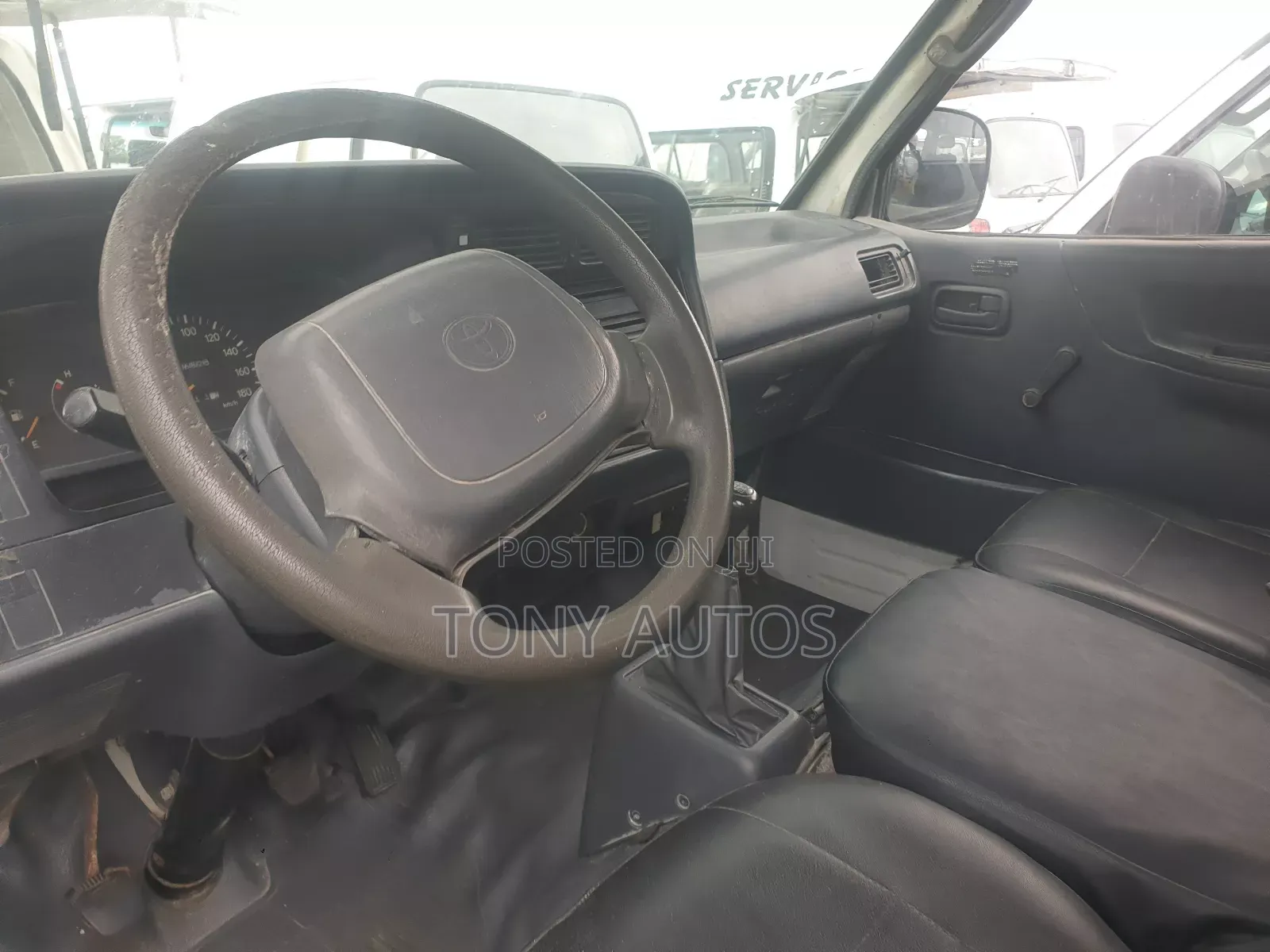 Toyota HiAce 2000 White