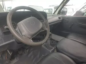 Toyota HiAce 2000 White
