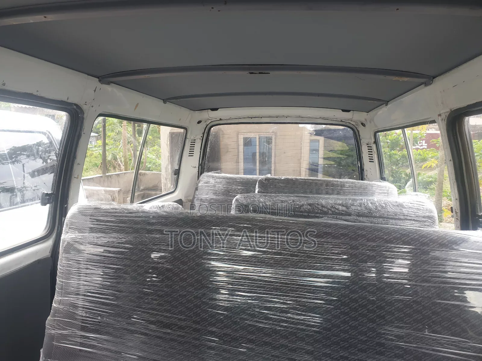 Toyota HiAce 2000 White