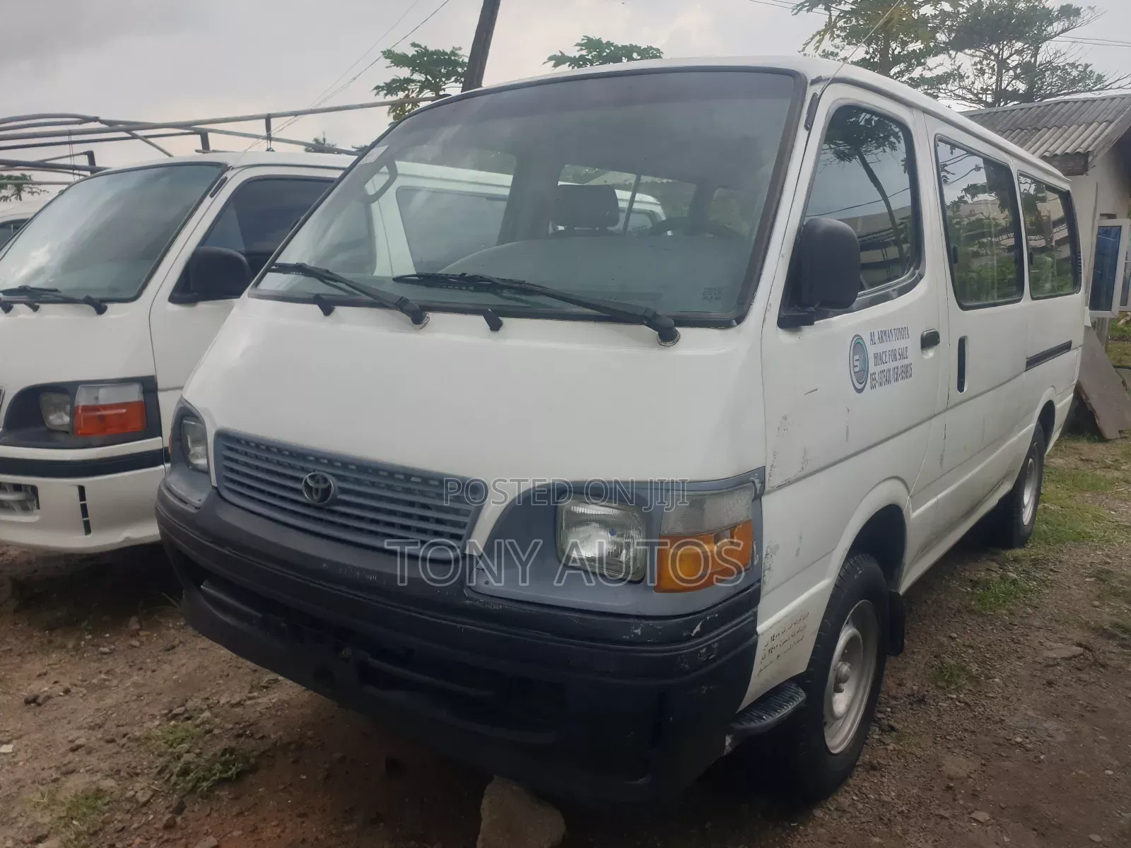 Toyota HiAce 2000 White