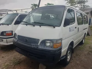Toyota HiAce 2000 White