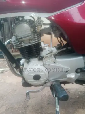 New Bajaj Boxer 2024 Red