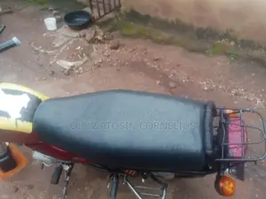 New Bajaj Boxer 2024 Red