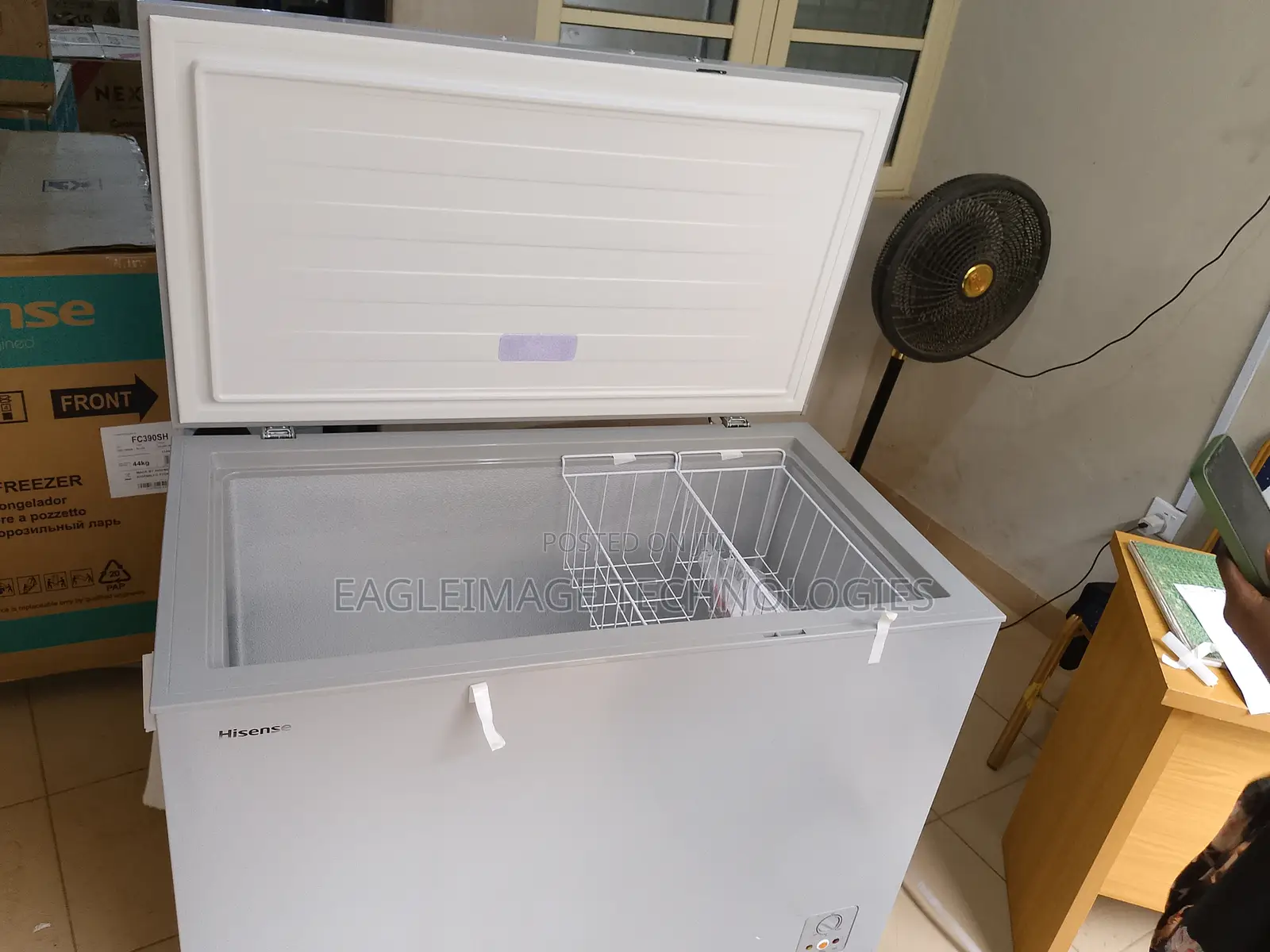 Modern Hisense 390sh Chest Freezer