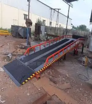 Warehouse Container Loading Ramp
