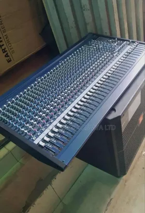 Heavy Duty Yamaha 32channel Mixer