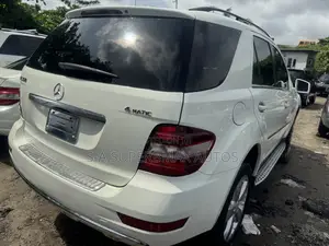 Photo - Mercedes-Benz M Class ML 350 4Matic 2010 White