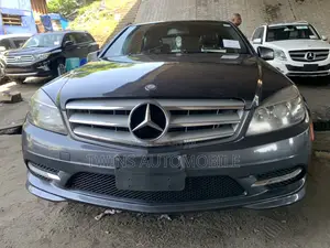 Mercedes-Benz C300 2011 Gray
