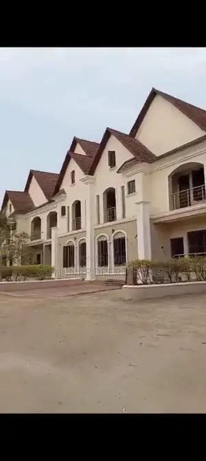 5bdrm Duplex in Inside An Estate, Utako for sale