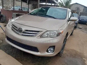Toyota Corolla LE 4dr Sedan (1.8L 4cyl 4A) 2012 Gold