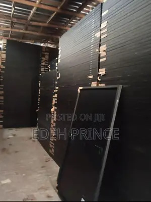 550watts All Black Canadian Panels