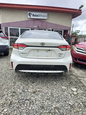 Toyota Corolla LE (1.8L 4cyl 2A) 2019 White