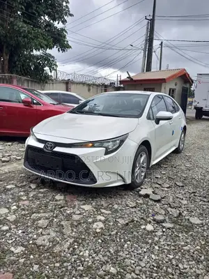 Toyota Corolla LE (1.8L 4cyl 2A) 2019 White