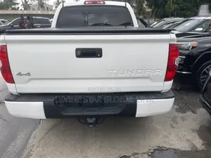Photo - Toyota Tundra 2020 Off white