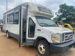 Ford E350 2005 White