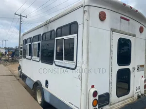Ford E350 2005 White