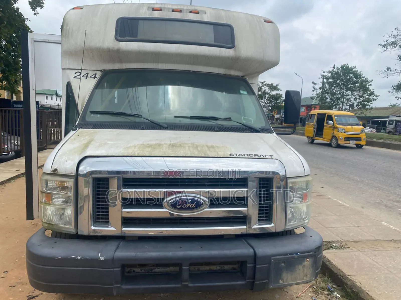 Ford E350 2005 White