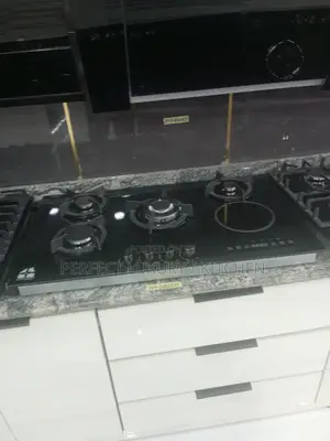 Inbuilt 4 Gas Burner + 1 Hot Plate Available