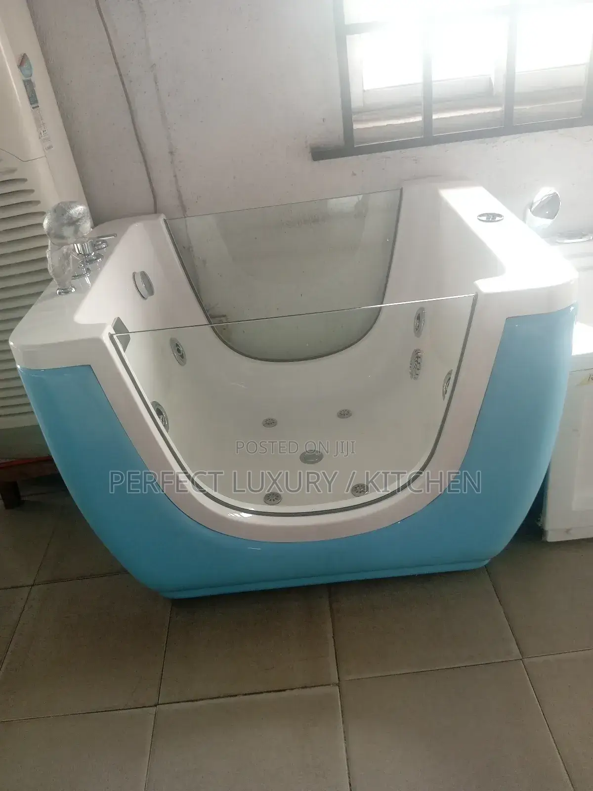 Children Jacuzzi Bathtub for sale - Perfect Luxury / Kitchen Price: ₦