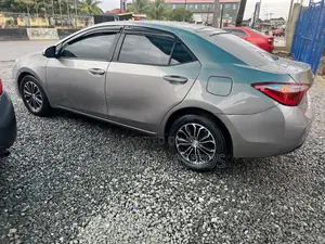 Toyota Corolla 2014 Gold