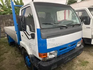 Nissan Cabstar 6tyres