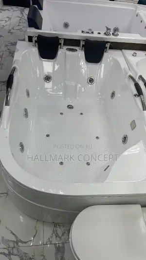 Double Jacuzzi Bath With Massage