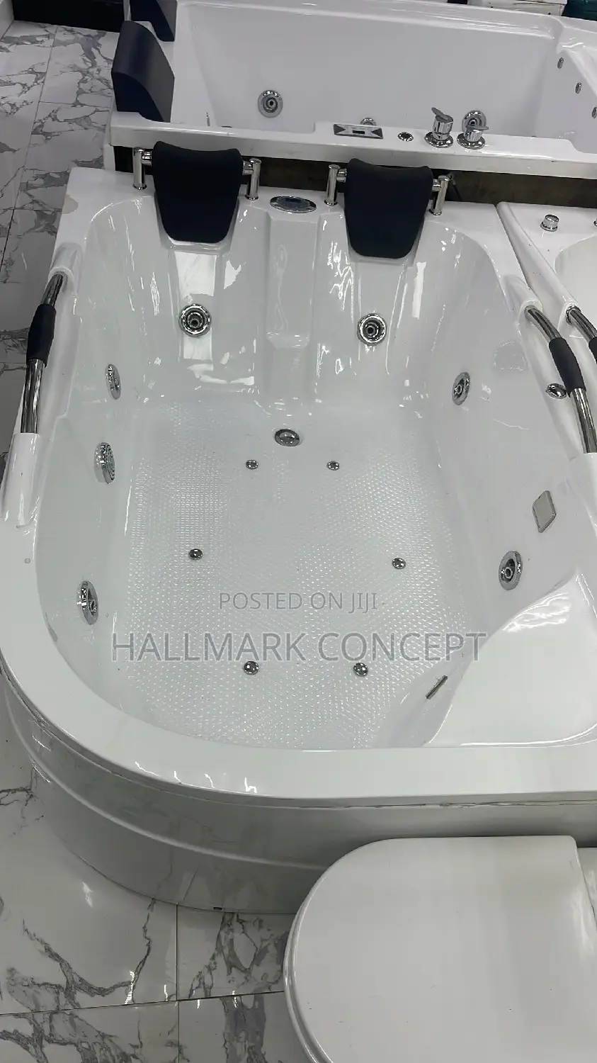 Double Jacuzzi Bath With Massage