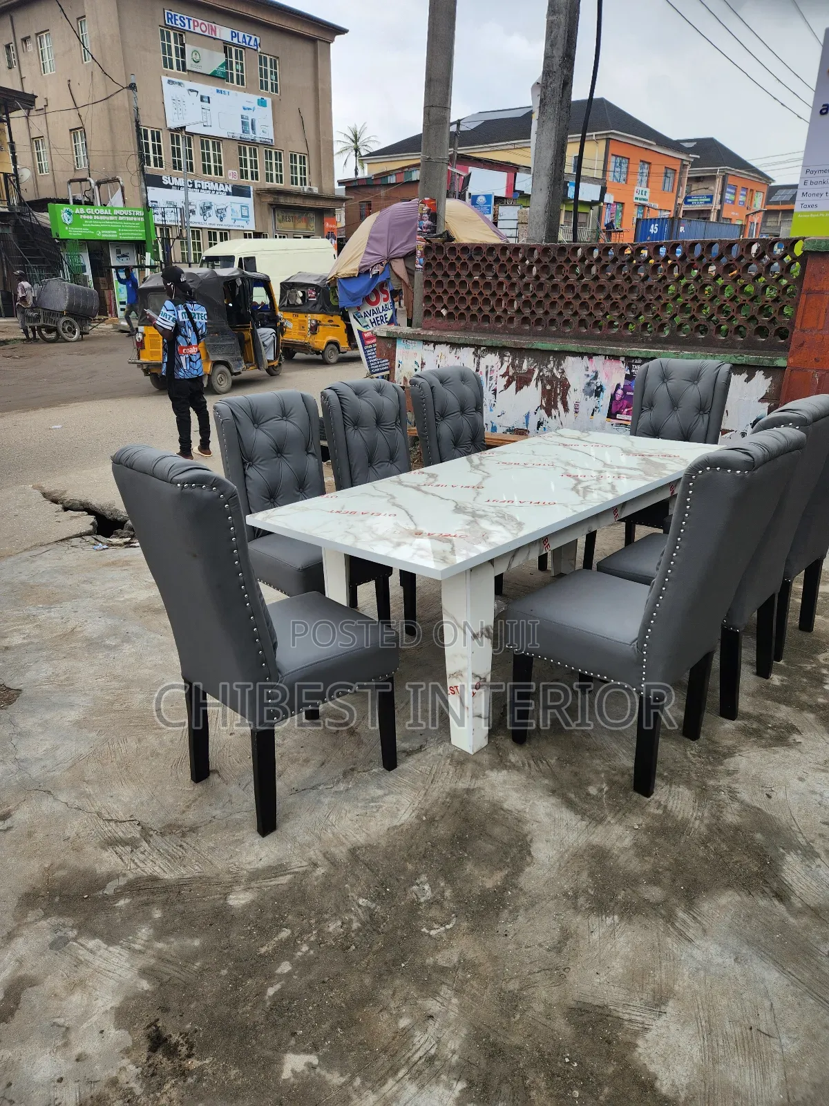 8 Seaters Dining, Made With Quality Leather and HDF Glossy