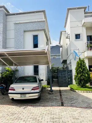 4bdrm Duplex in Kabir Court, Wuye for sale