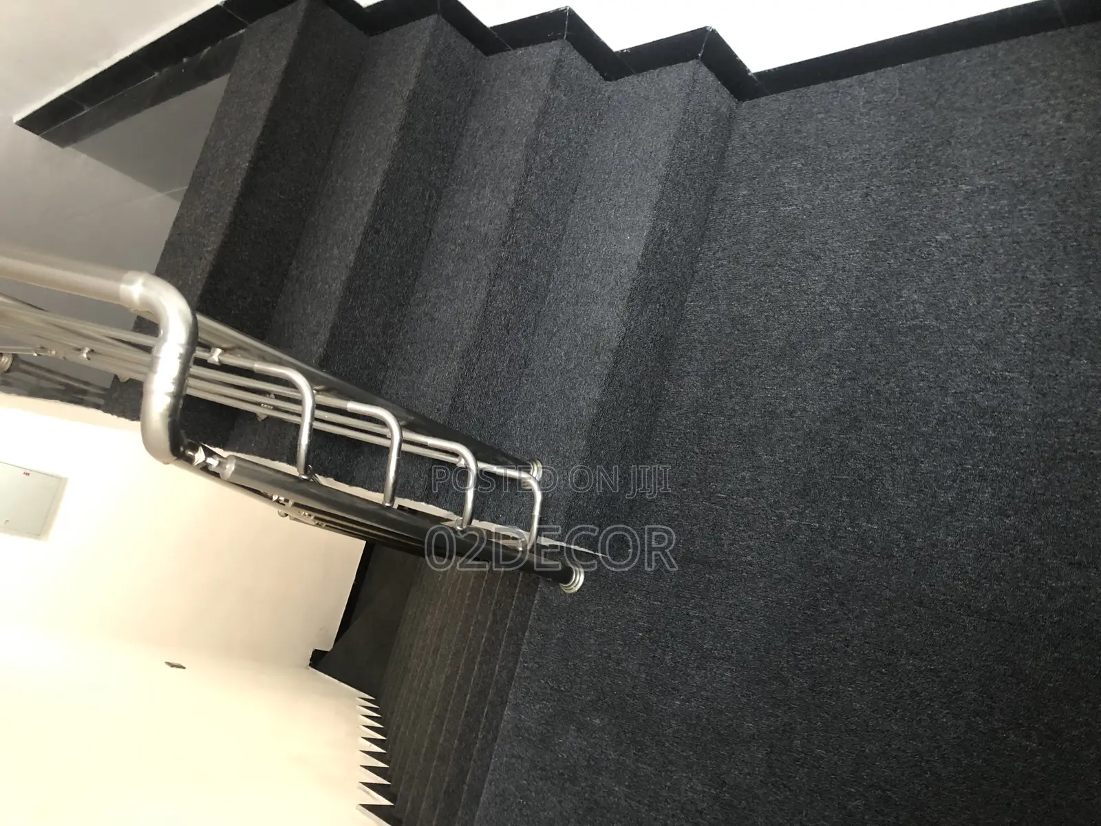 Plain Gray Rugs for Staircase (Easy to Maintain)
